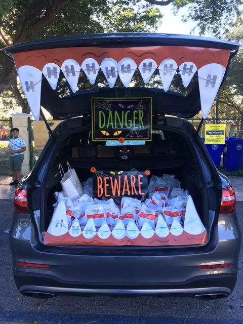 Halloween Trunk or Treat | English